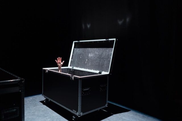 Just got dress rehearsal photos. So thankful for the precious “empty space” I got to create Diva Lazarus. Really hoping to develop this show further and bring it to wider audiences one day 🤞🏻

Credit: Festival Les Fabricants – CNSMD Lyon 2024 © Antoine Boureau

@theatrelarenaissance @cnsmdlyon_ad